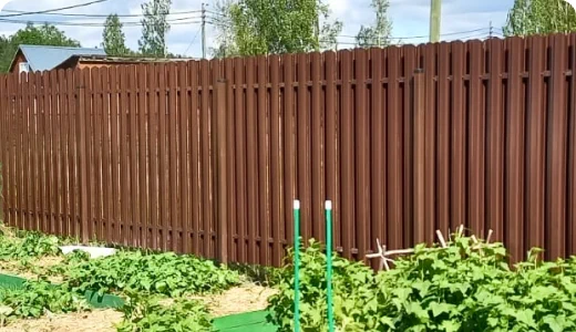 Заборы из евроштакетника