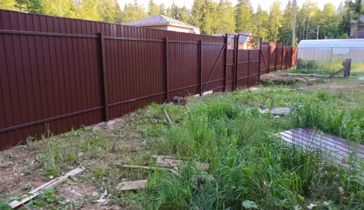 Профнастил в вишневом цвете
